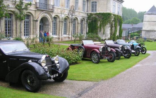 Le coin des Bugatti dans le parc de Valloires