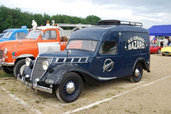 Renault avant guerre en camionnette tolée
